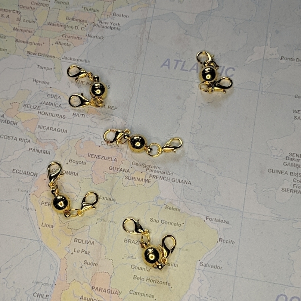 Gold magnetic necklace clasps